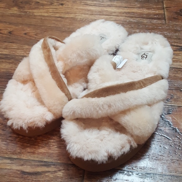 abela genuine shearling flip flop